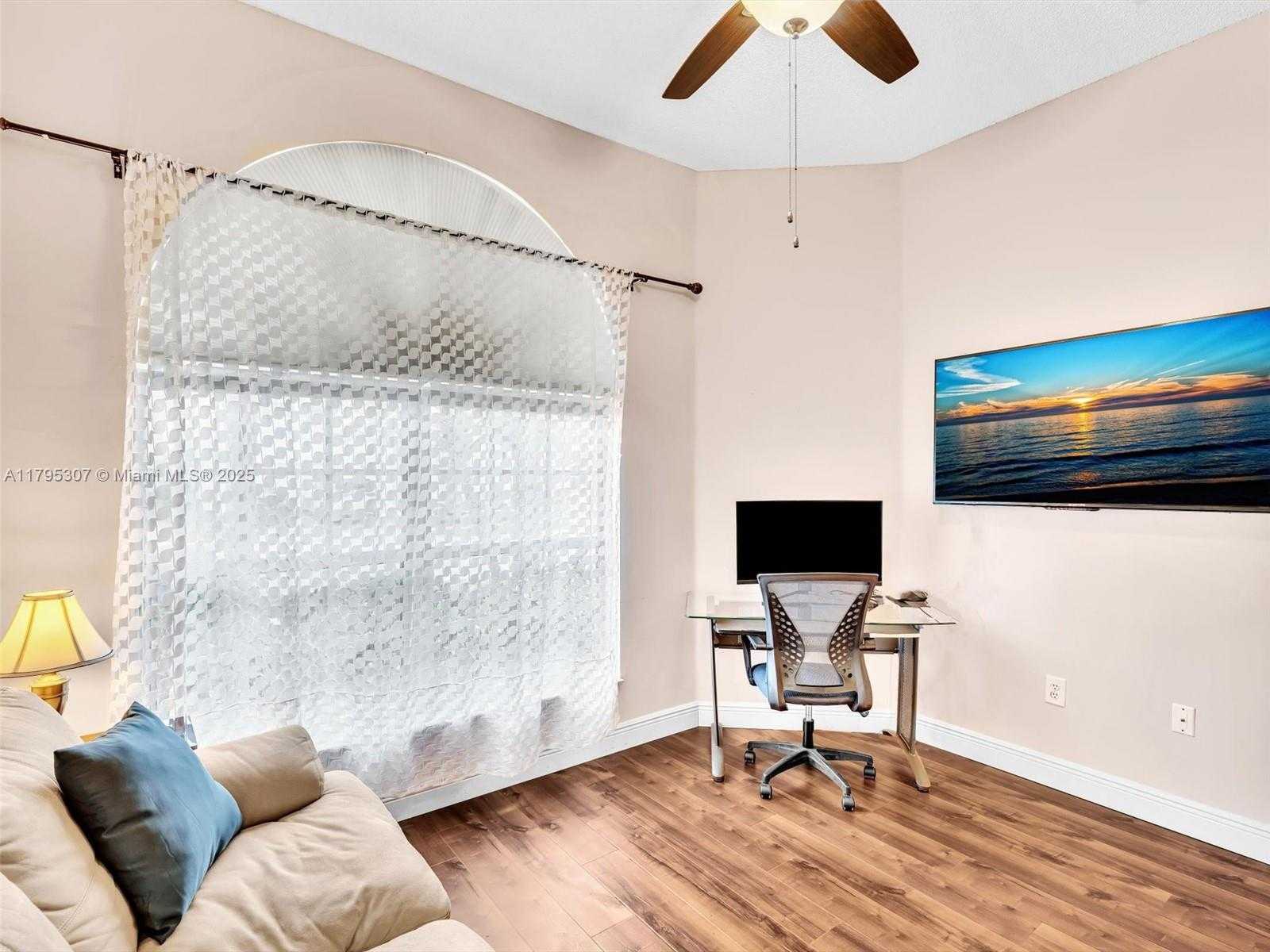 Small Image of 102 GABLES BLVD, Weston Number 32