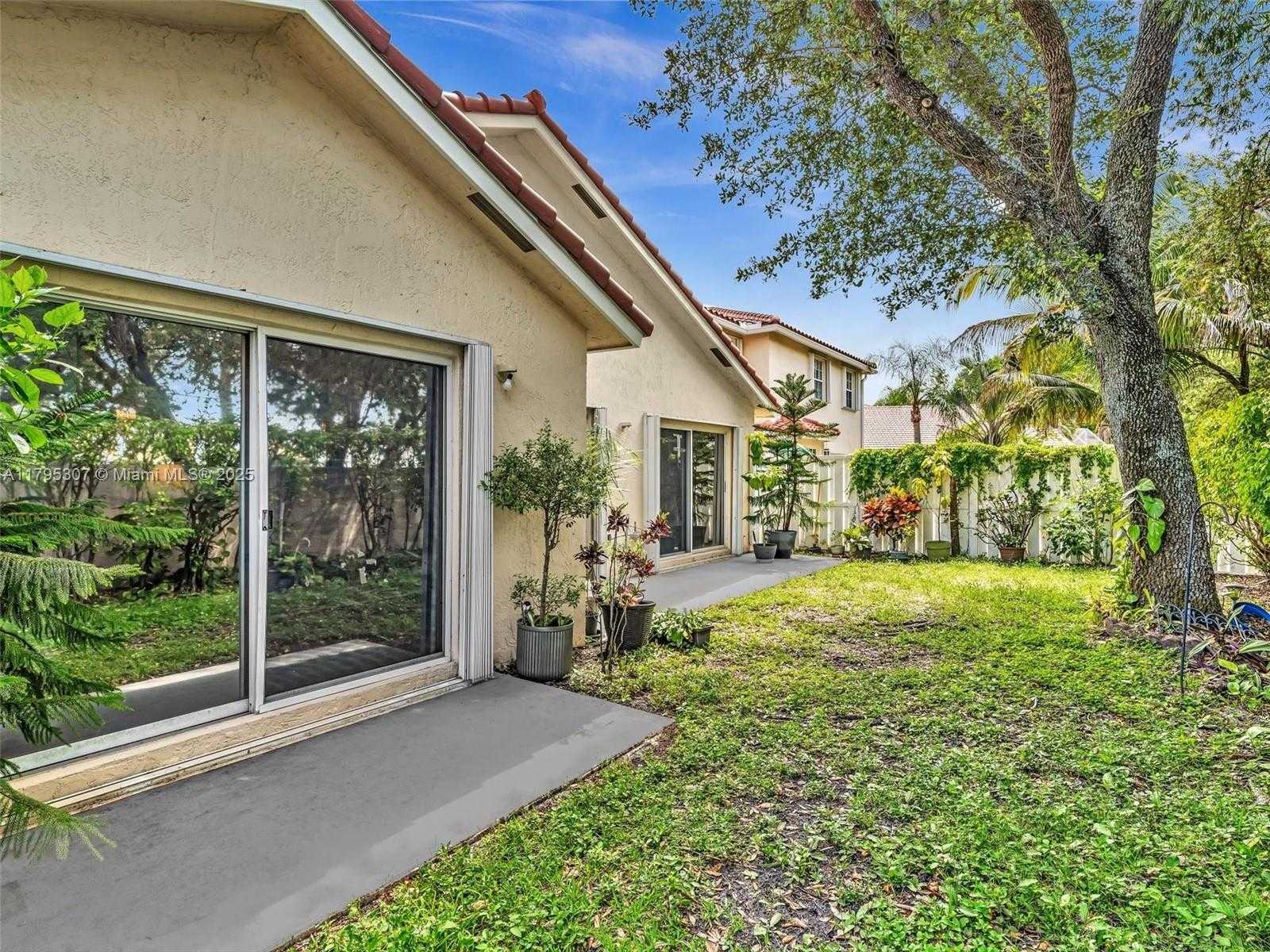 Small Image of 102 GABLES BLVD, Weston Number 39