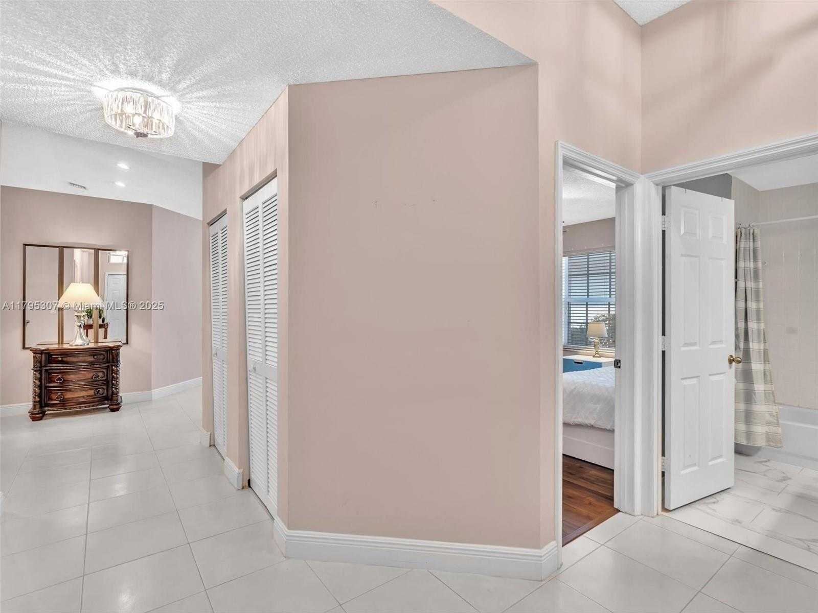 Small Image of 102 GABLES BLVD, Weston Number 6