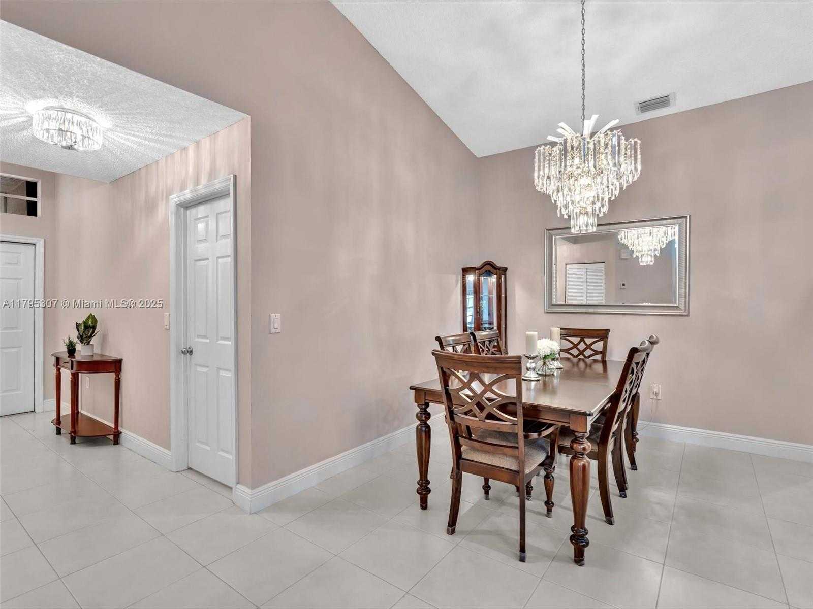 Small Image of 102 GABLES BLVD, Weston Number 8