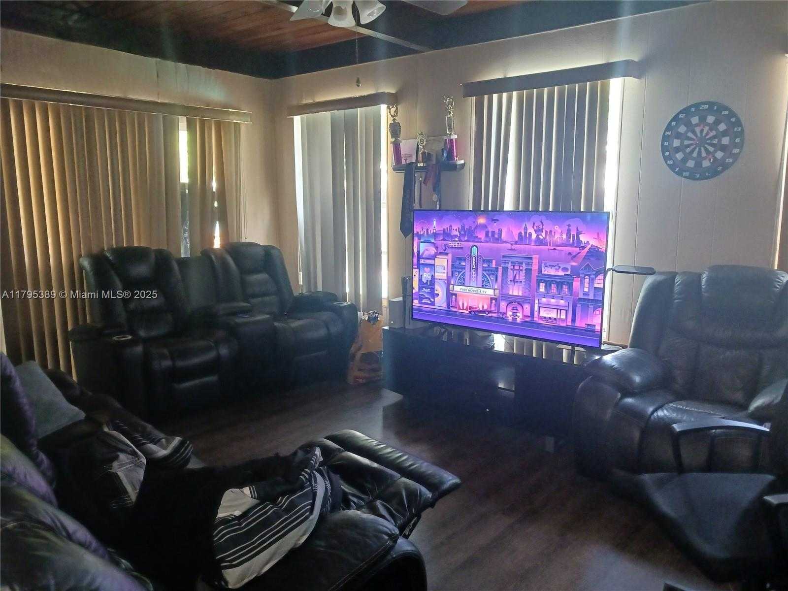 Small Image of 14020 ALAMANDA AVE, Miami Lakes Number 10