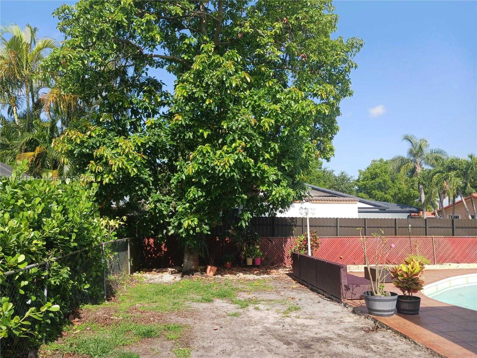 Small Image of 14020 ALAMANDA AVE, Miami Lakes Number 11