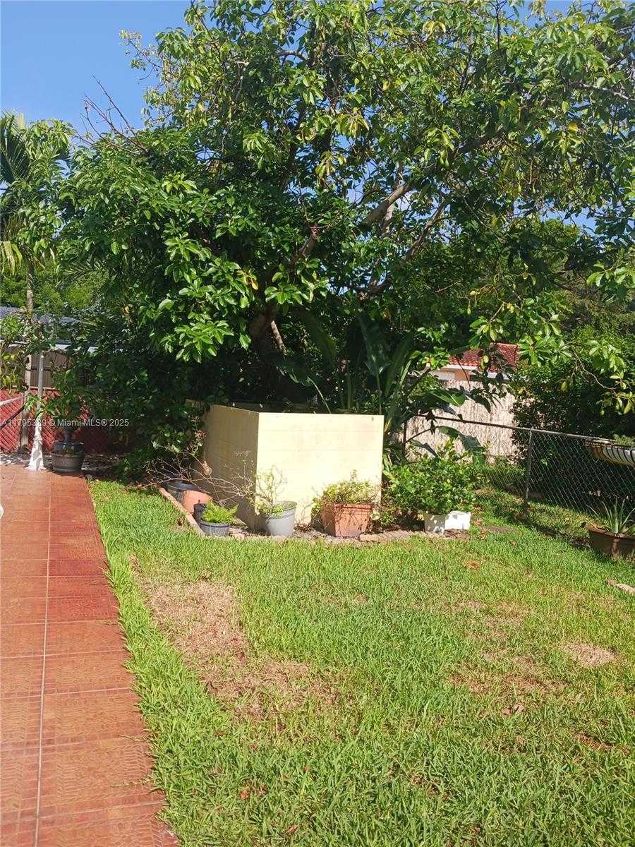 Small Image of 14020 ALAMANDA AVE, Miami Lakes Number 12