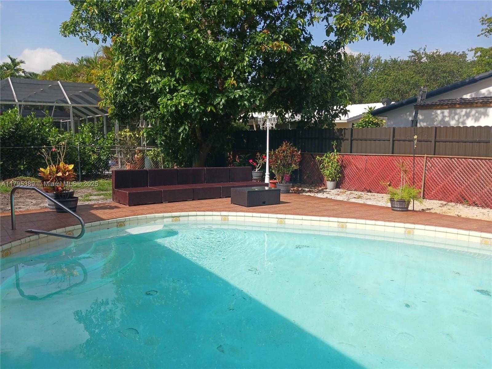 Small Image of 14020 ALAMANDA AVE, Miami Lakes Number 14