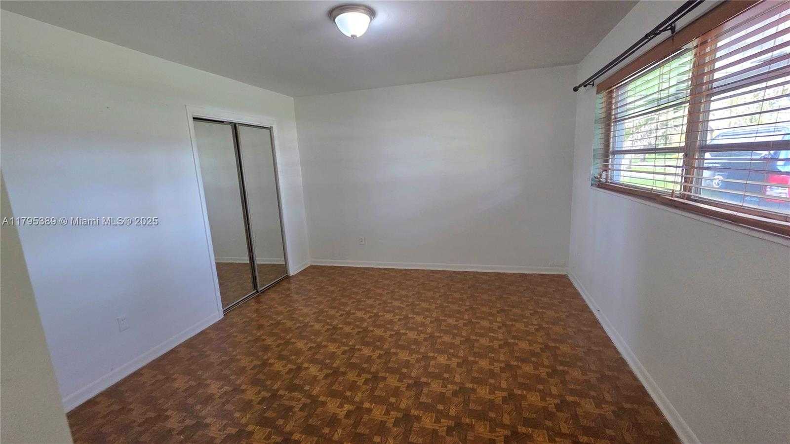 Small Image of 14020 ALAMANDA AVE, Miami Lakes Number 15