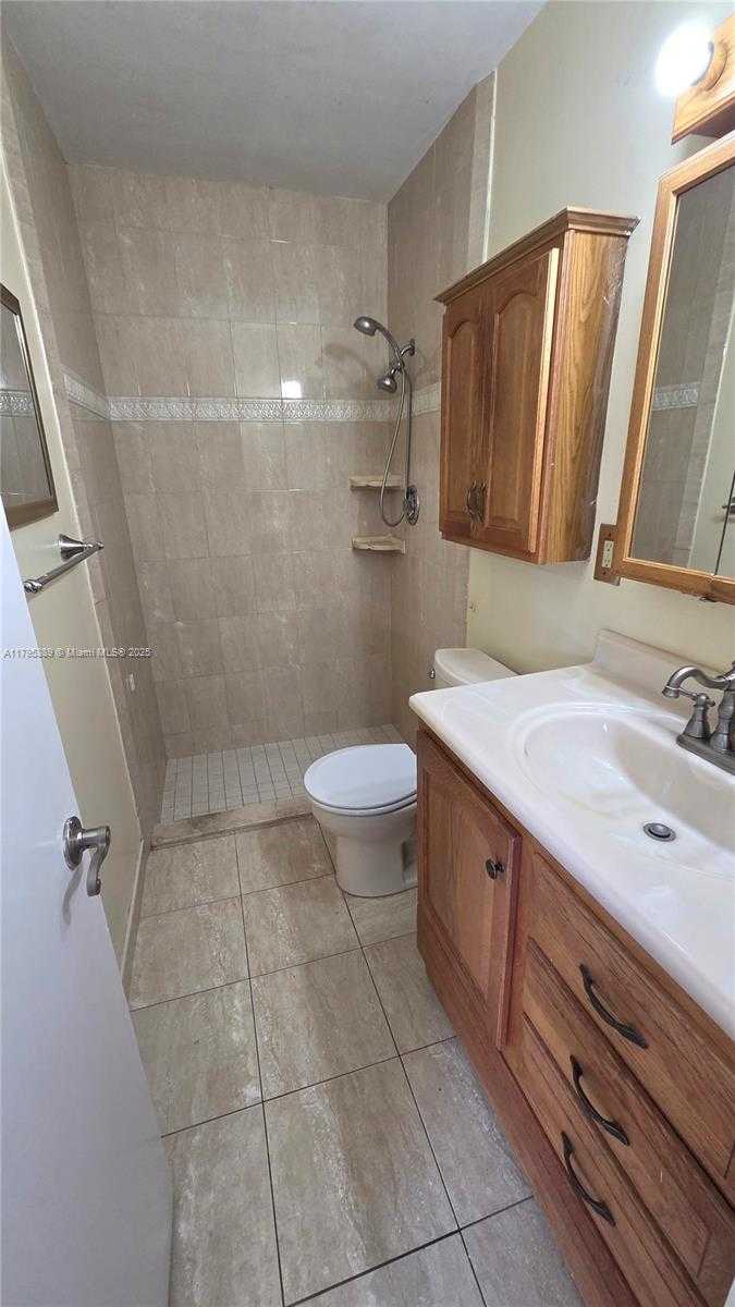 Small Image of 14020 ALAMANDA AVE, Miami Lakes Number 16