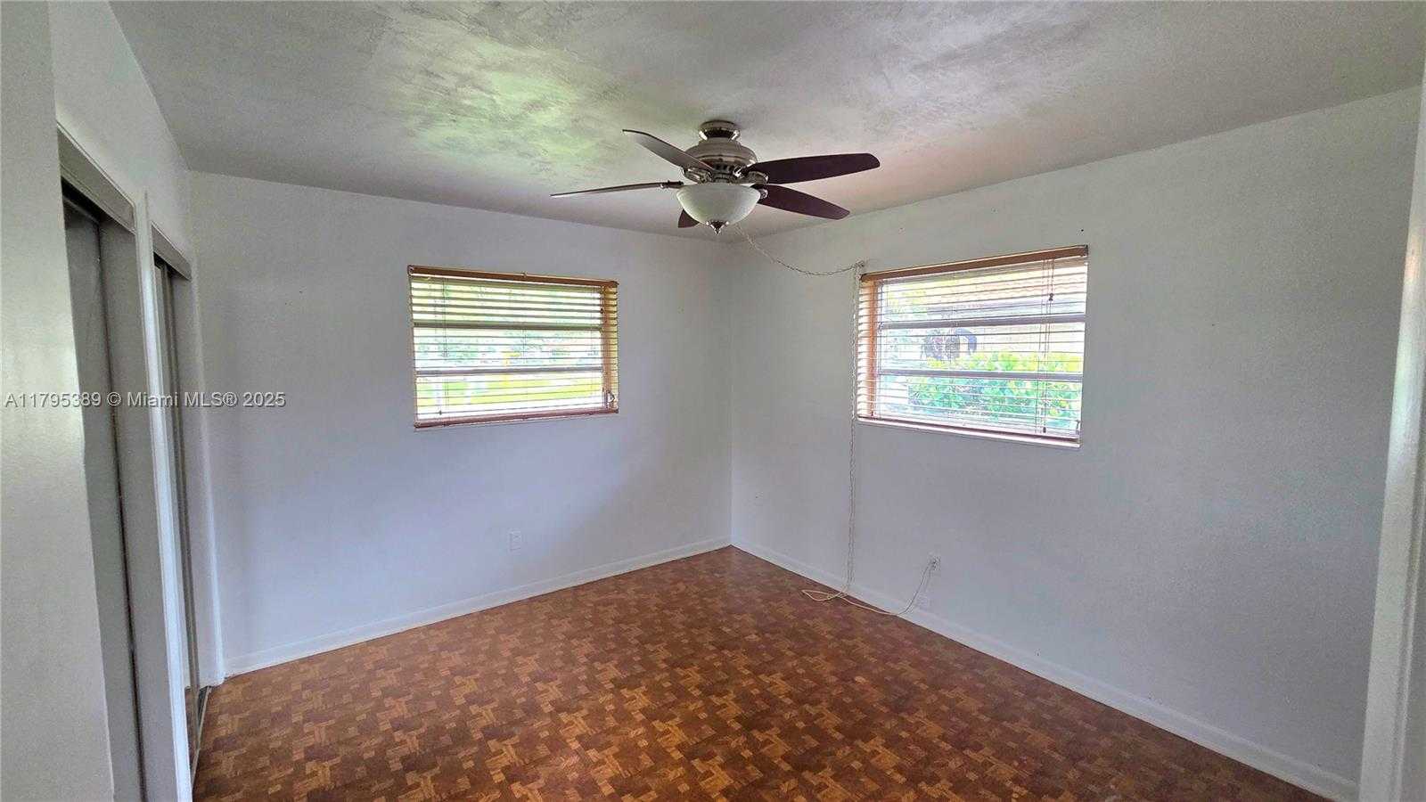 Small Image of 14020 ALAMANDA AVE, Miami Lakes Number 17