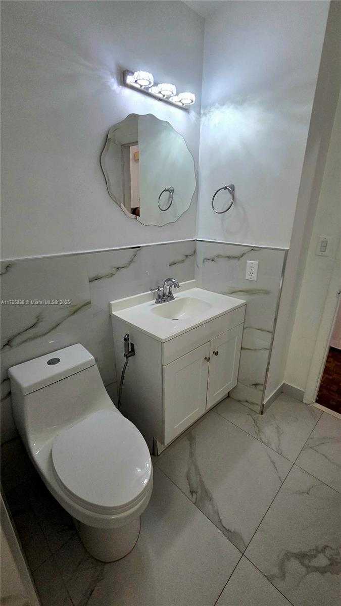 Small Image of 14020 ALAMANDA AVE, Miami Lakes Number 21