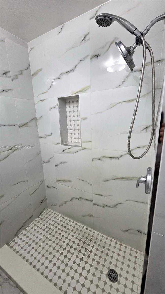 Small Image of 14020 ALAMANDA AVE, Miami Lakes Number 22