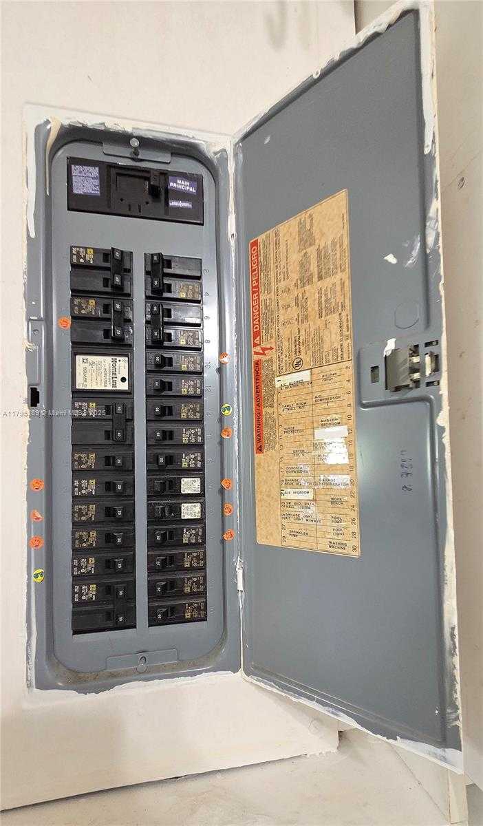 Small Image of 14020 ALAMANDA AVE, Miami Lakes Number 24