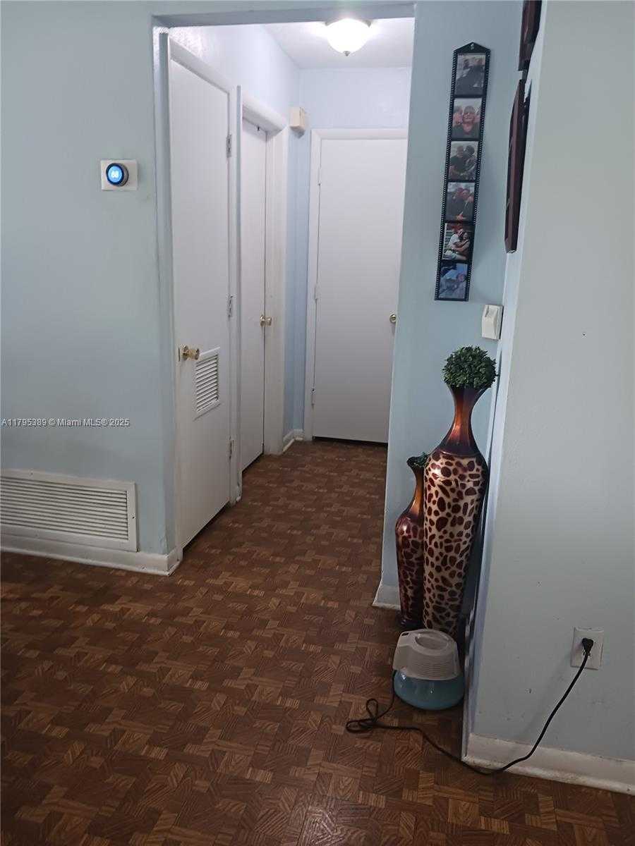 Small Image of 14020 ALAMANDA AVE, Miami Lakes Number 4