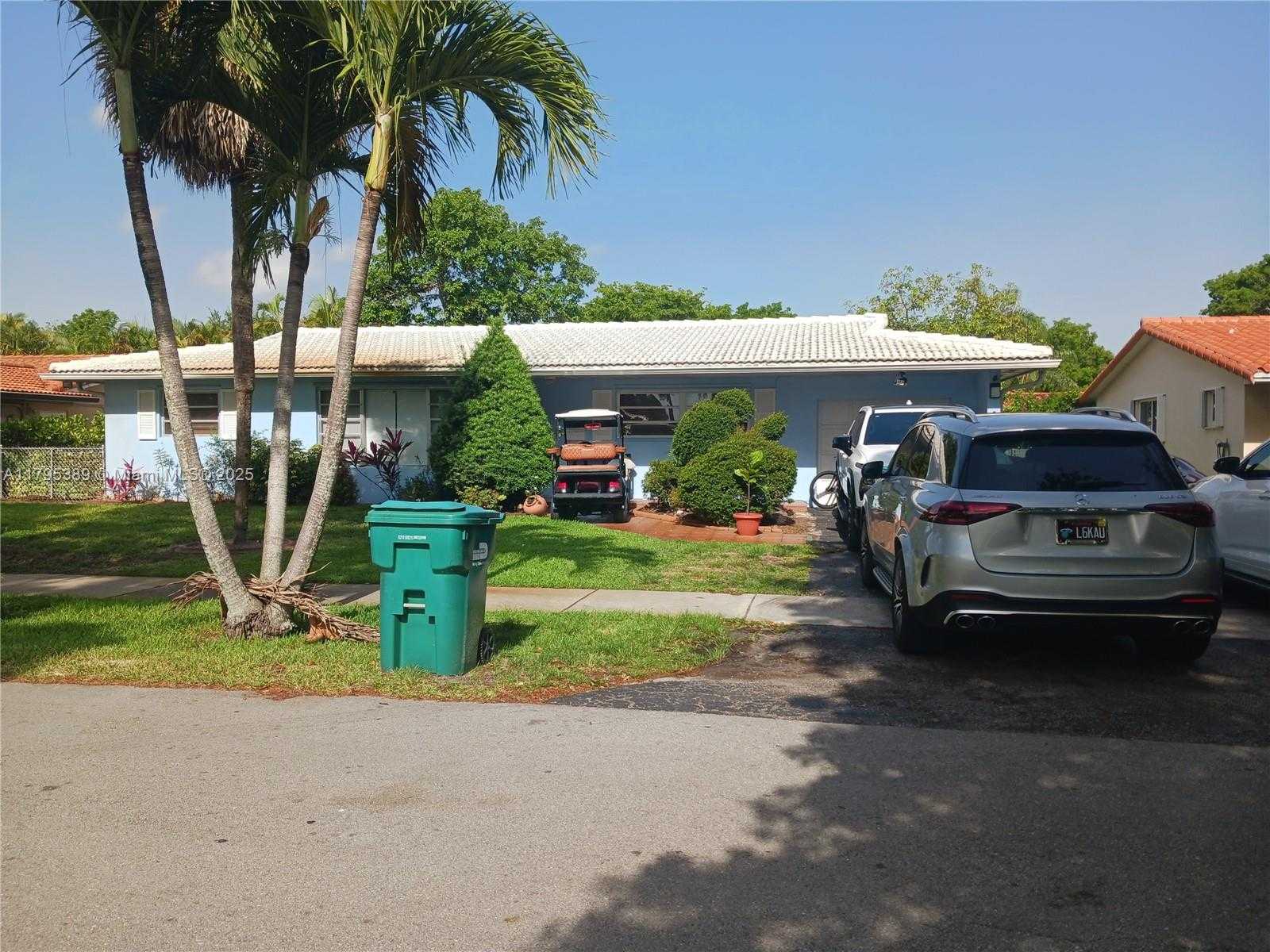 Small Image of 14020 ALAMANDA AVE, Miami Lakes Number 6