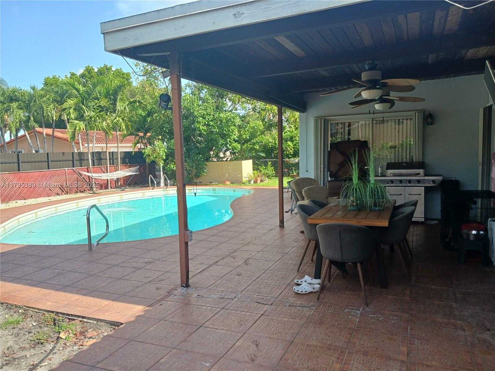 Small Image of 14020 ALAMANDA AVE, Miami Lakes Number 9