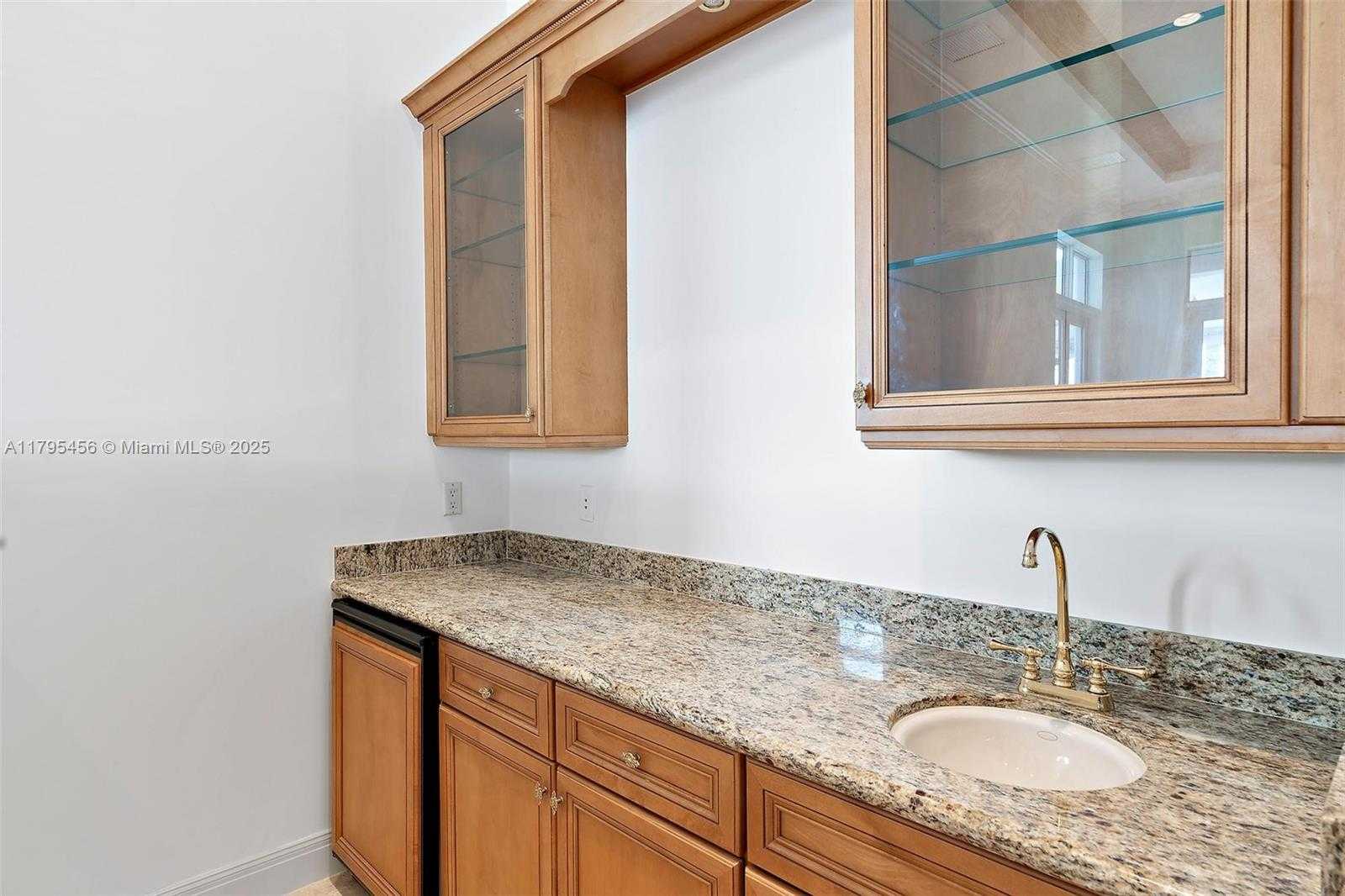 Small Image of 848 HARBOUR ISLE PLACE, North Palm Beach Number 14