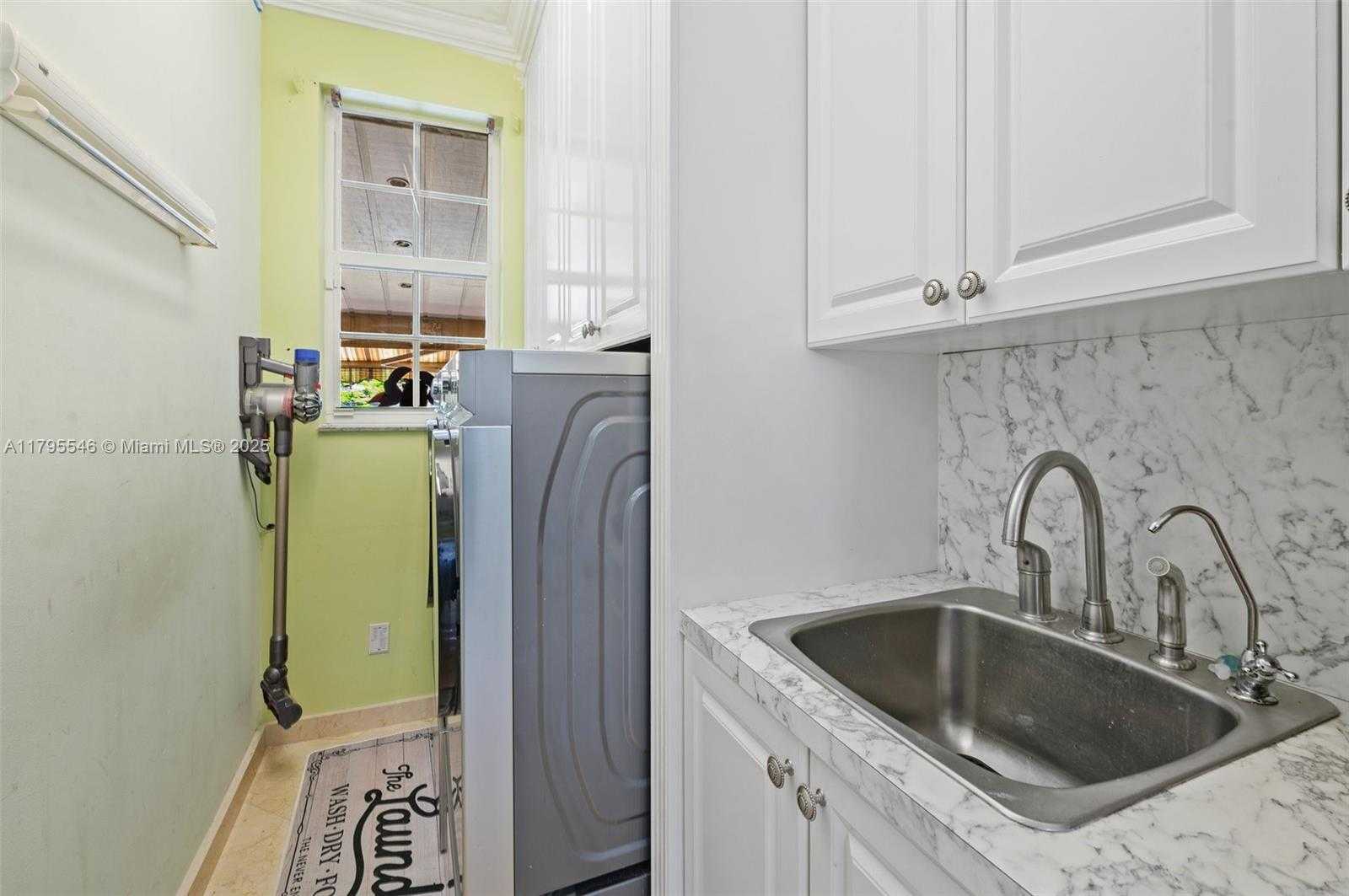 Small Image of 15870 NORTH WEST 10TH ST, Pembroke Pines Number 23
