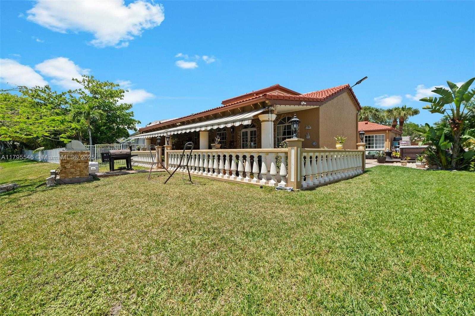 Small Image of 15870 NORTH WEST 10TH ST, Pembroke Pines Number 35