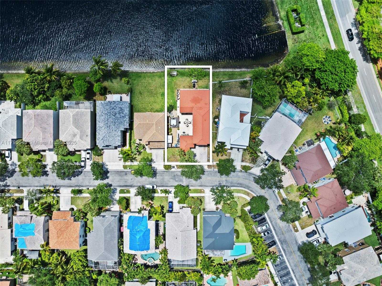 Small Image of 15870 NORTH WEST 10TH ST, Pembroke Pines Number 36