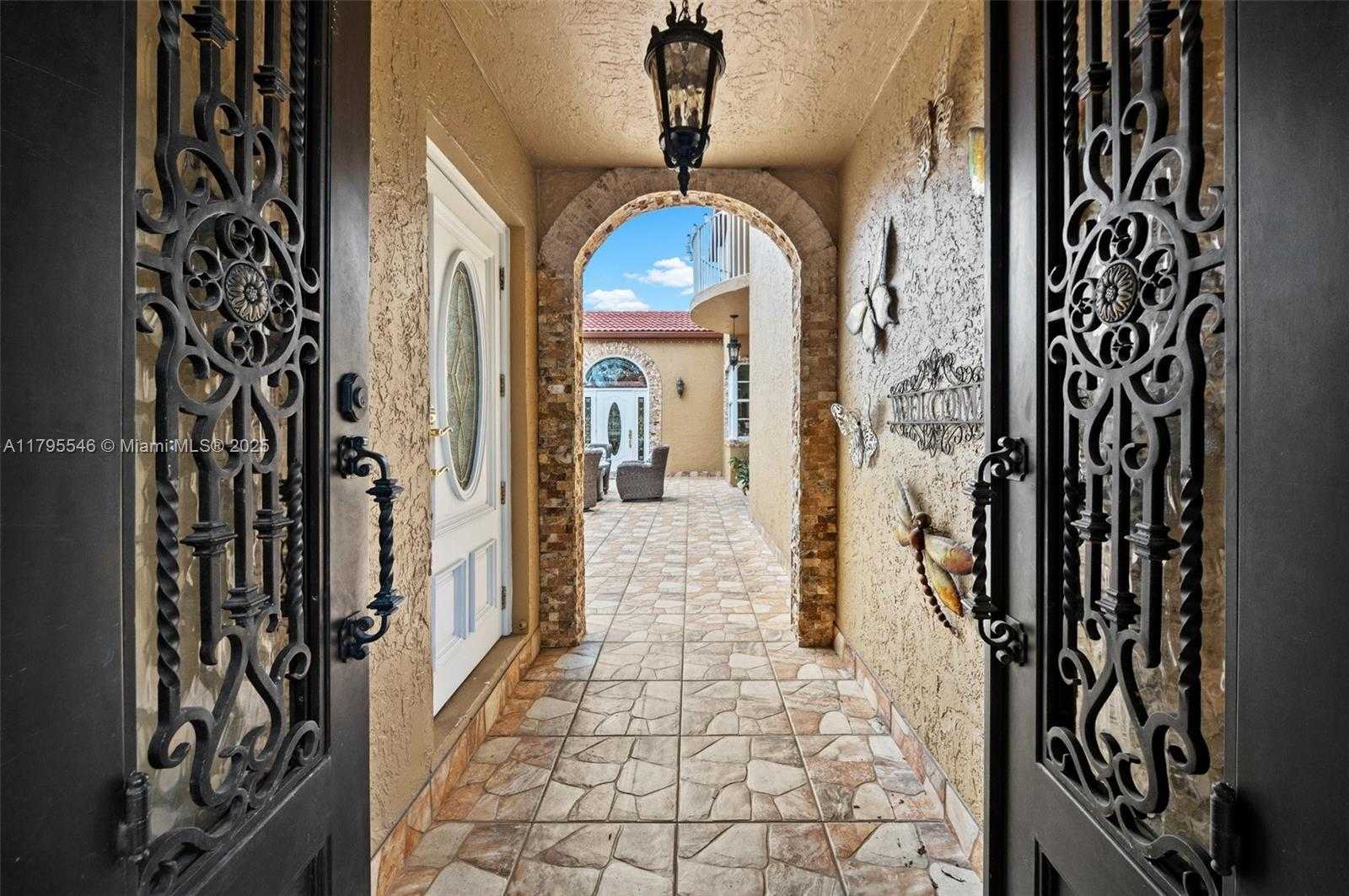 Small Image of 15870 NORTH WEST 10TH ST, Pembroke Pines Number 5