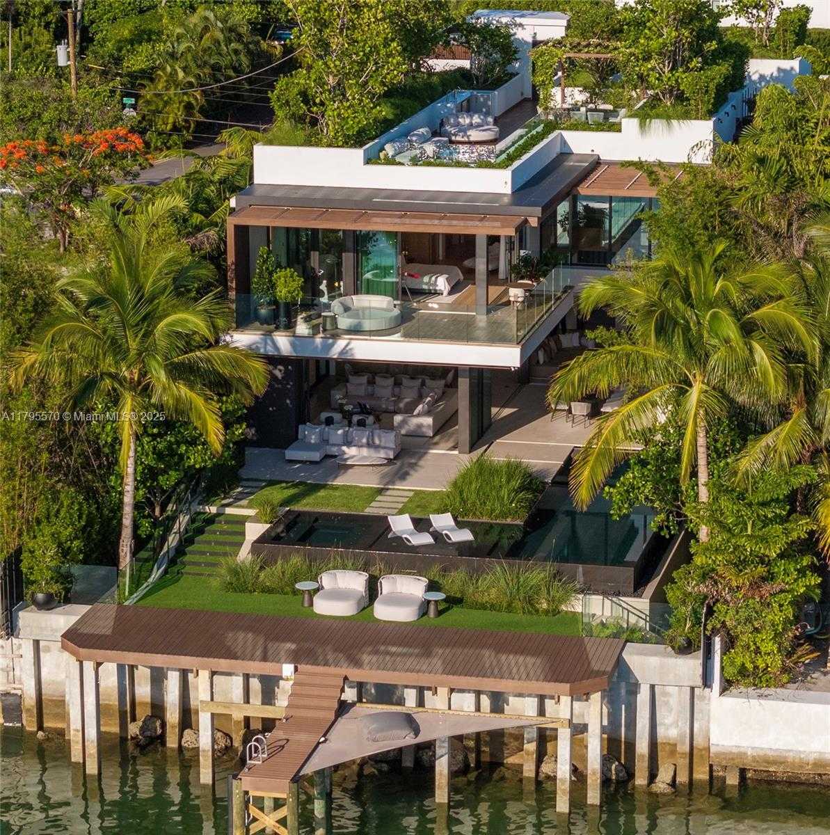 Small Image of 220 WEST DILIDO DR, Miami Beach Number 2