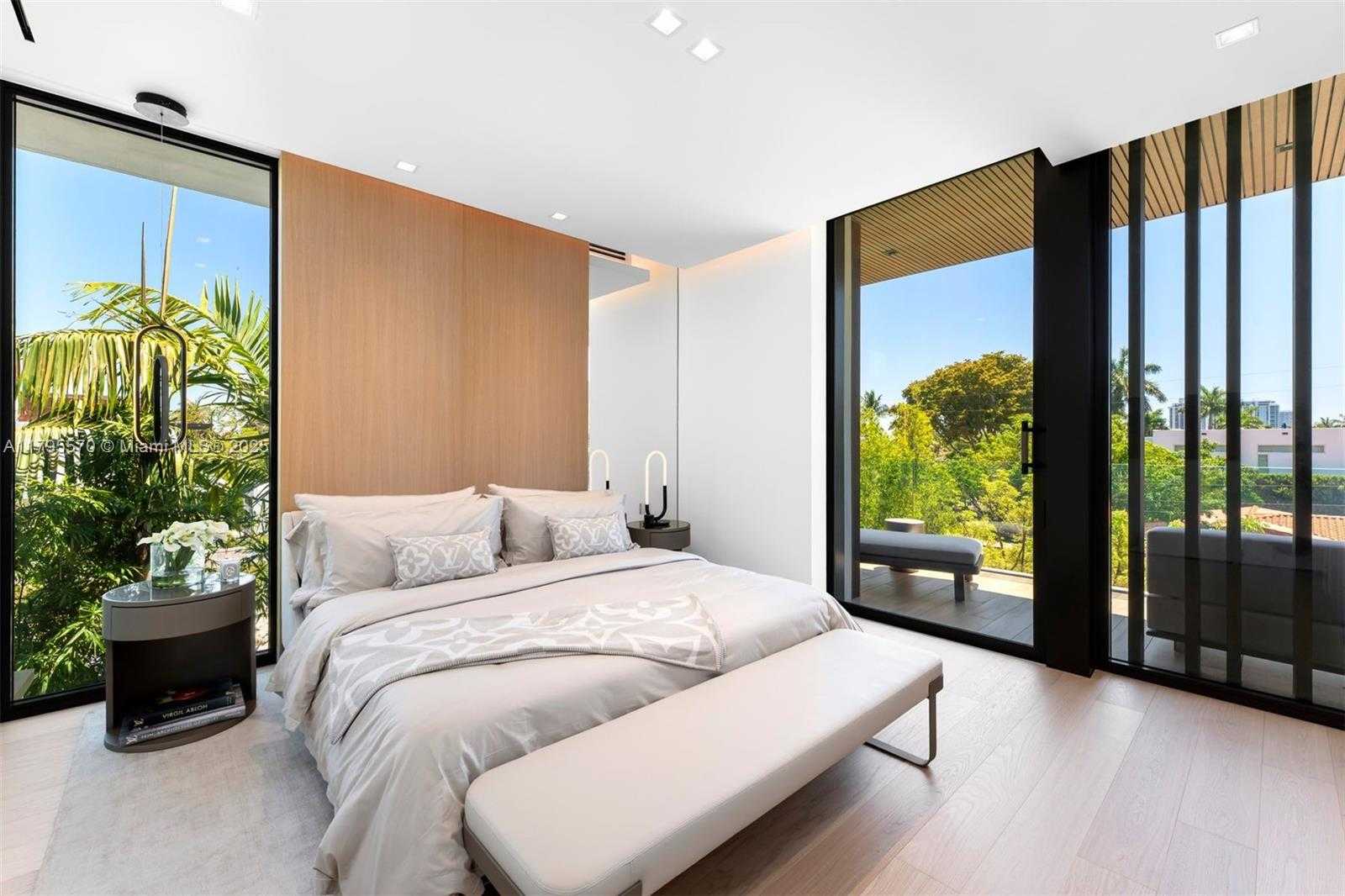 Small Image of 220 WEST DILIDO DR, Miami Beach Number 25