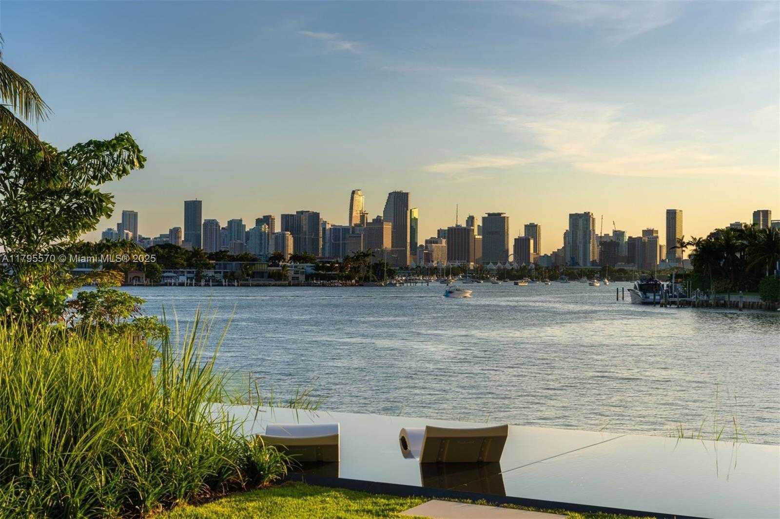 Small Image of 220 WEST DILIDO DR, Miami Beach Number 4
