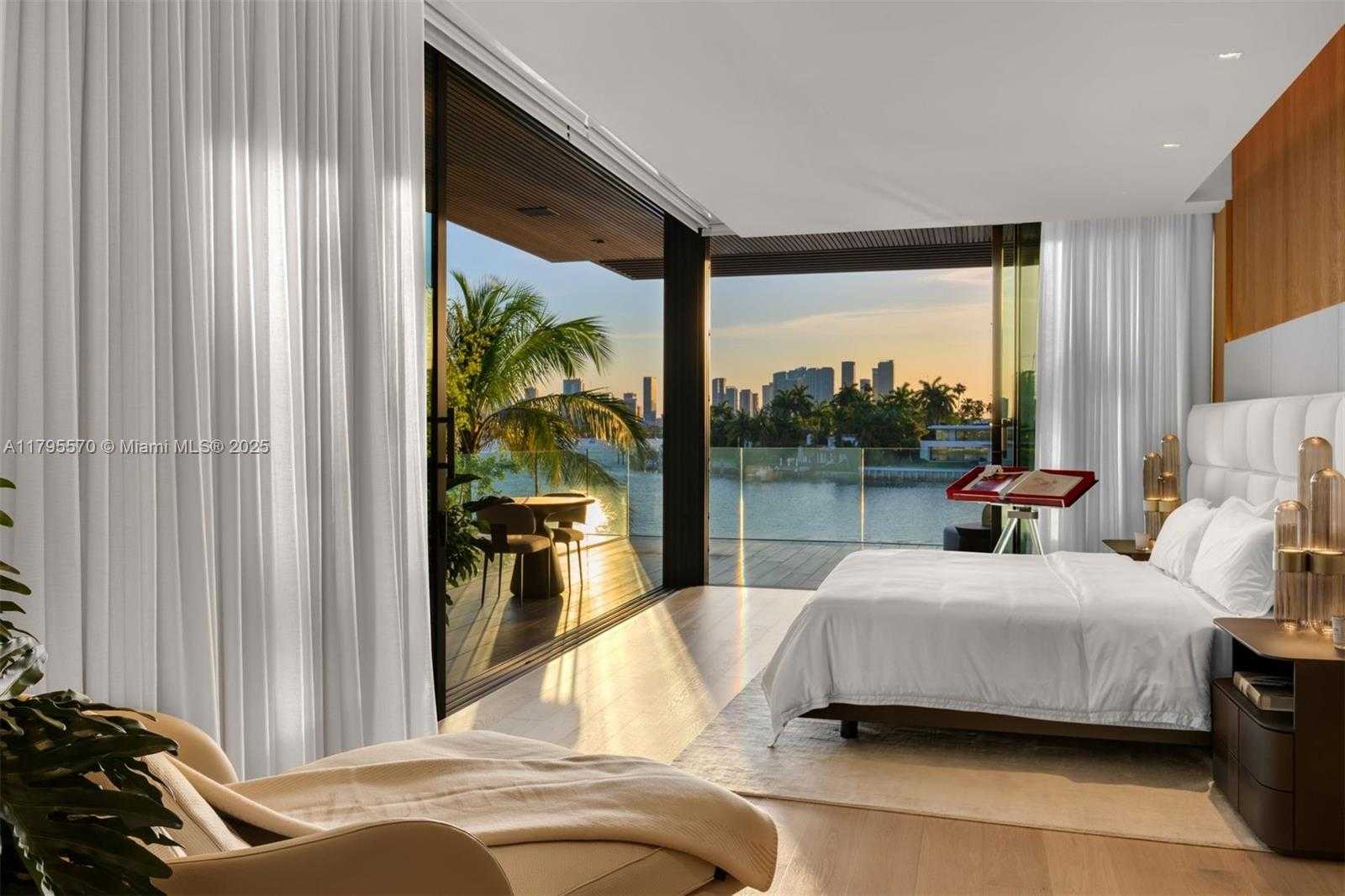 Small Image of 220 WEST DILIDO DR, Miami Beach Number 5