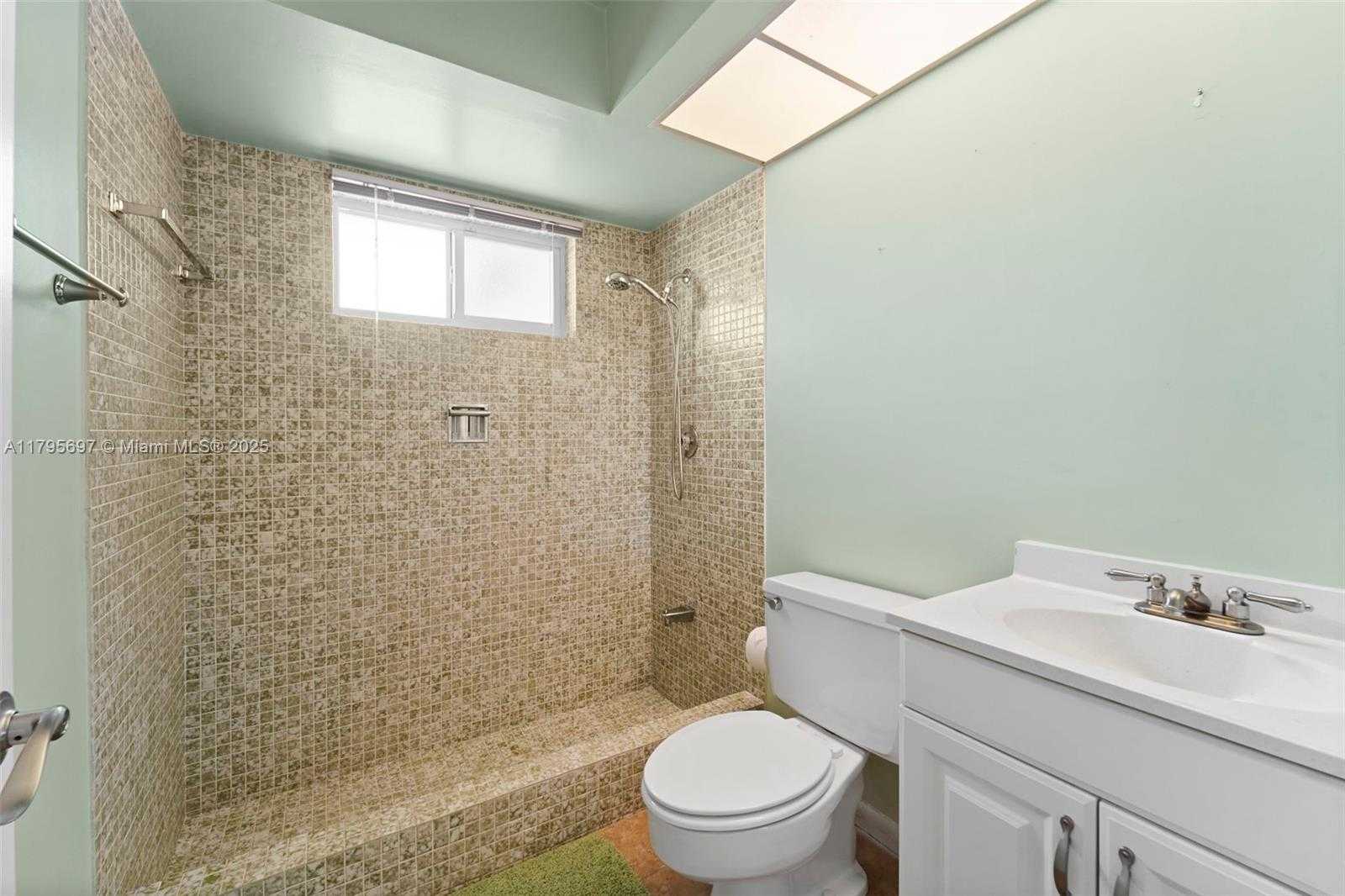Small Image of 4508 KING PALM DR, Tamarac Number 11