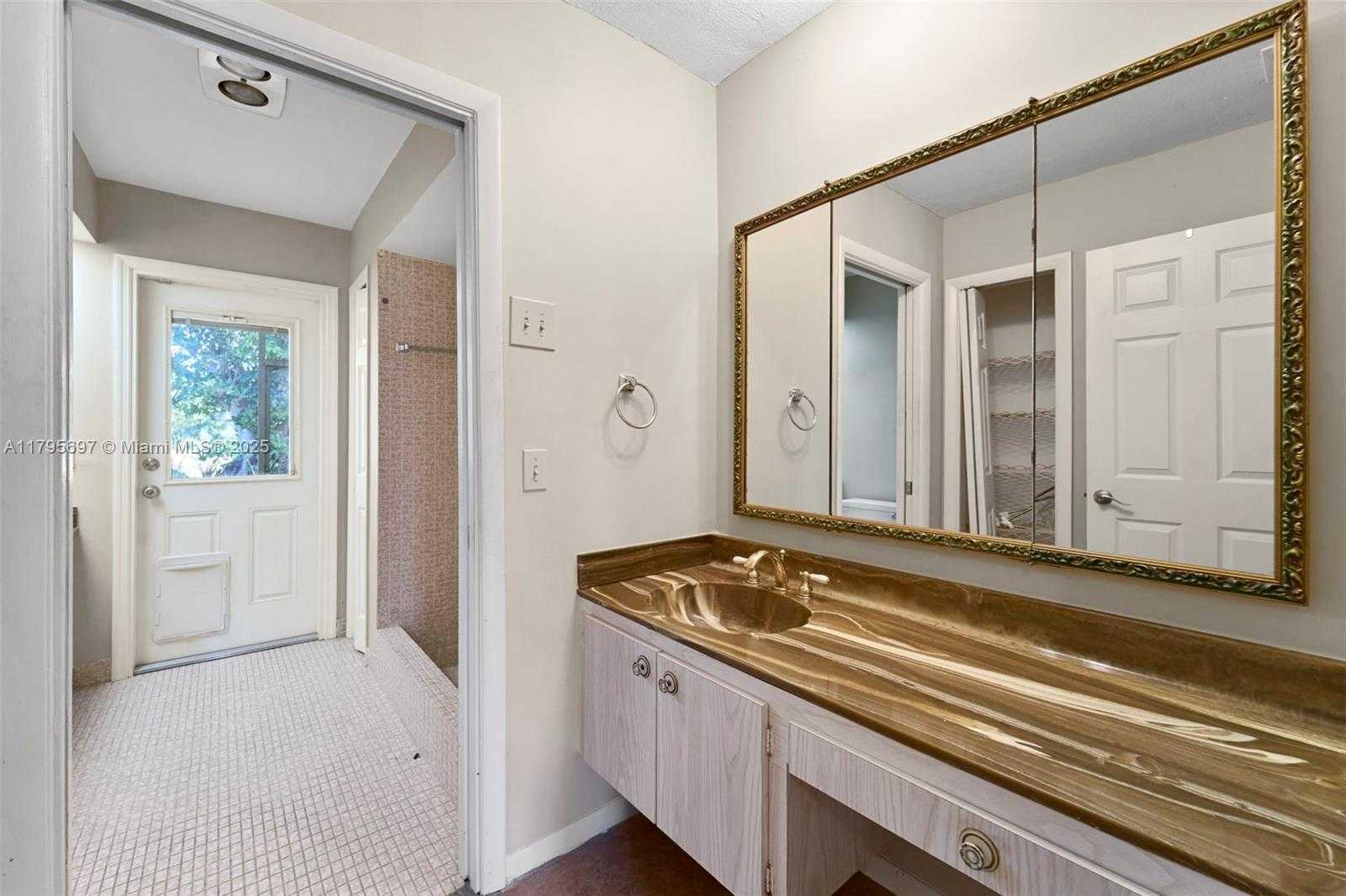 Small Image of 4508 KING PALM DR, Tamarac Number 15