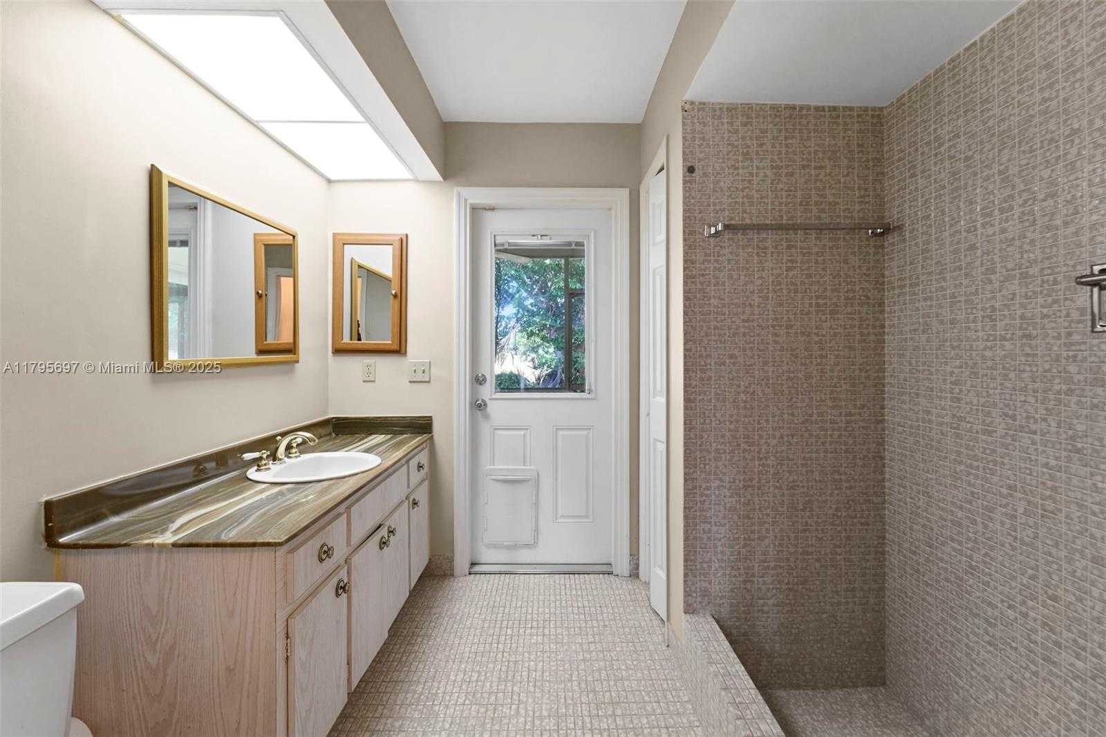 Small Image of 4508 KING PALM DR, Tamarac Number 16