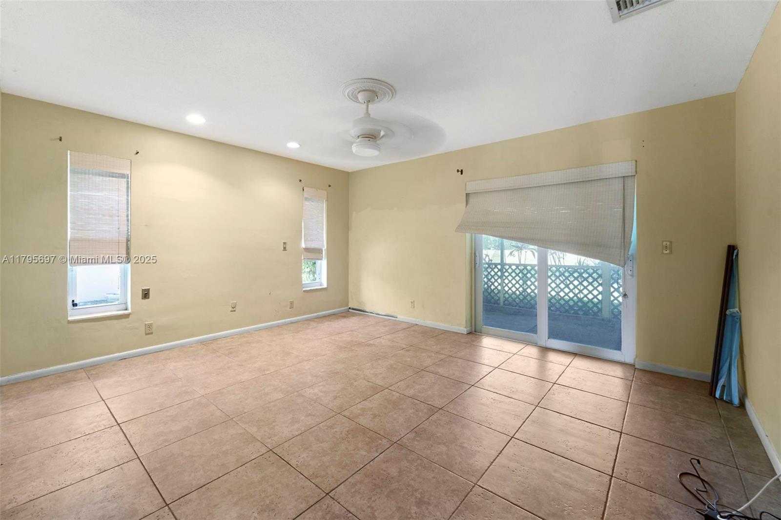 Small Image of 4508 KING PALM DR, Tamarac Number 17