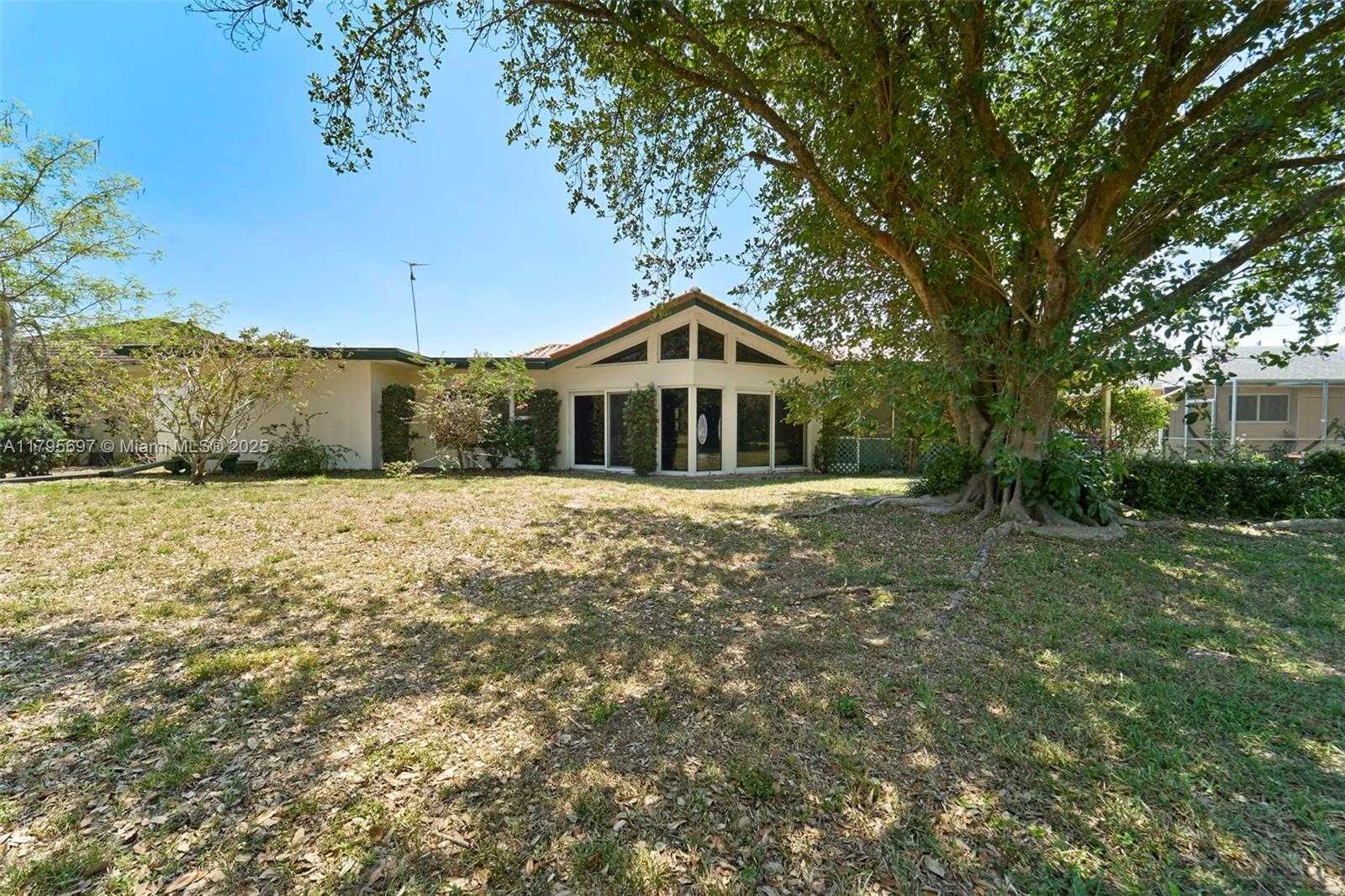 Small Image of 4508 KING PALM DR, Tamarac Number 21