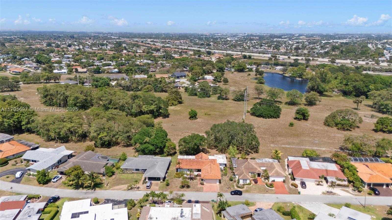 Small Image of 4508 KING PALM DR, Tamarac Number 22