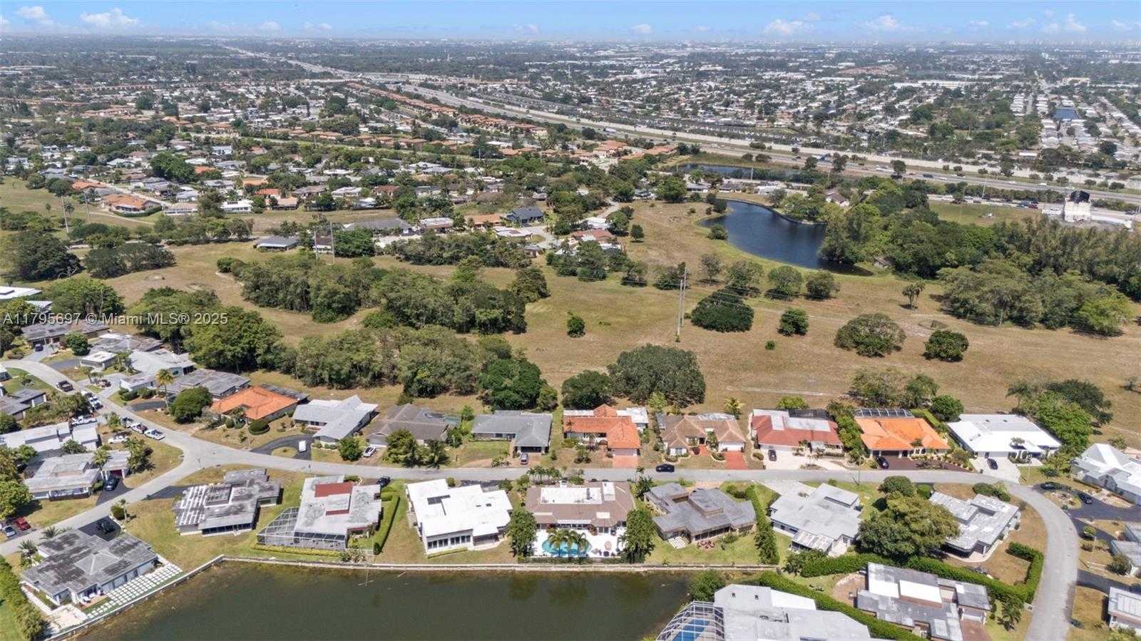 Small Image of 4508 KING PALM DR, Tamarac Number 27