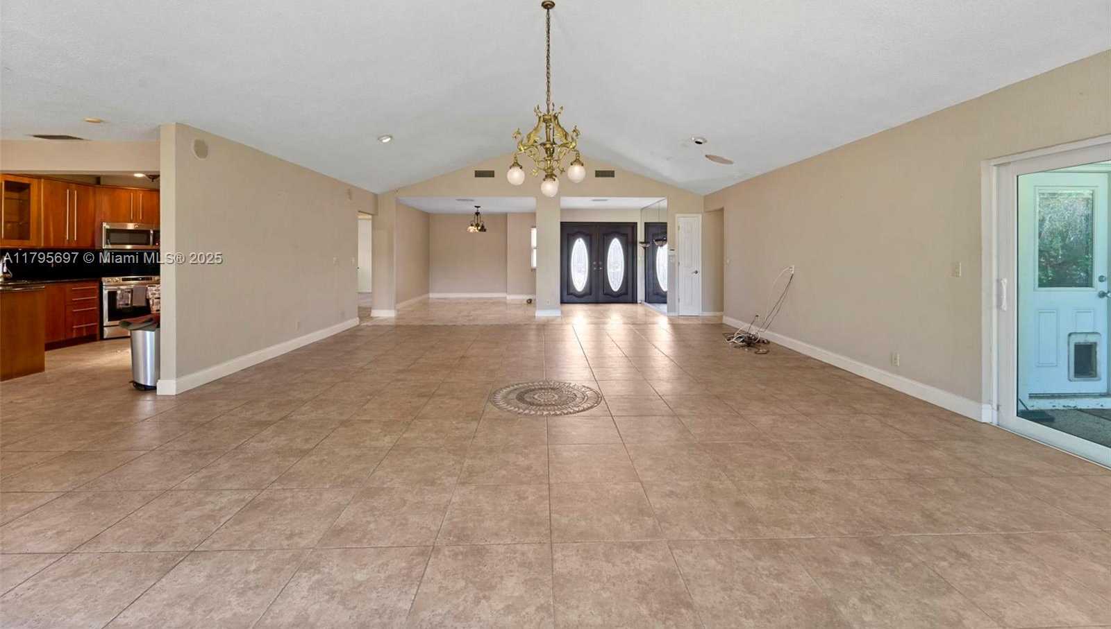 Small Image of 4508 KING PALM DR, Tamarac Number 3