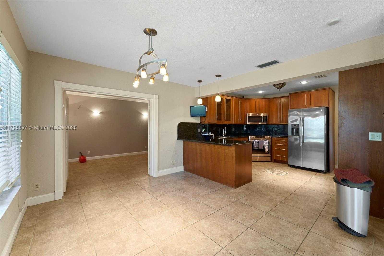 Small Image of 4508 KING PALM DR, Tamarac Number 4