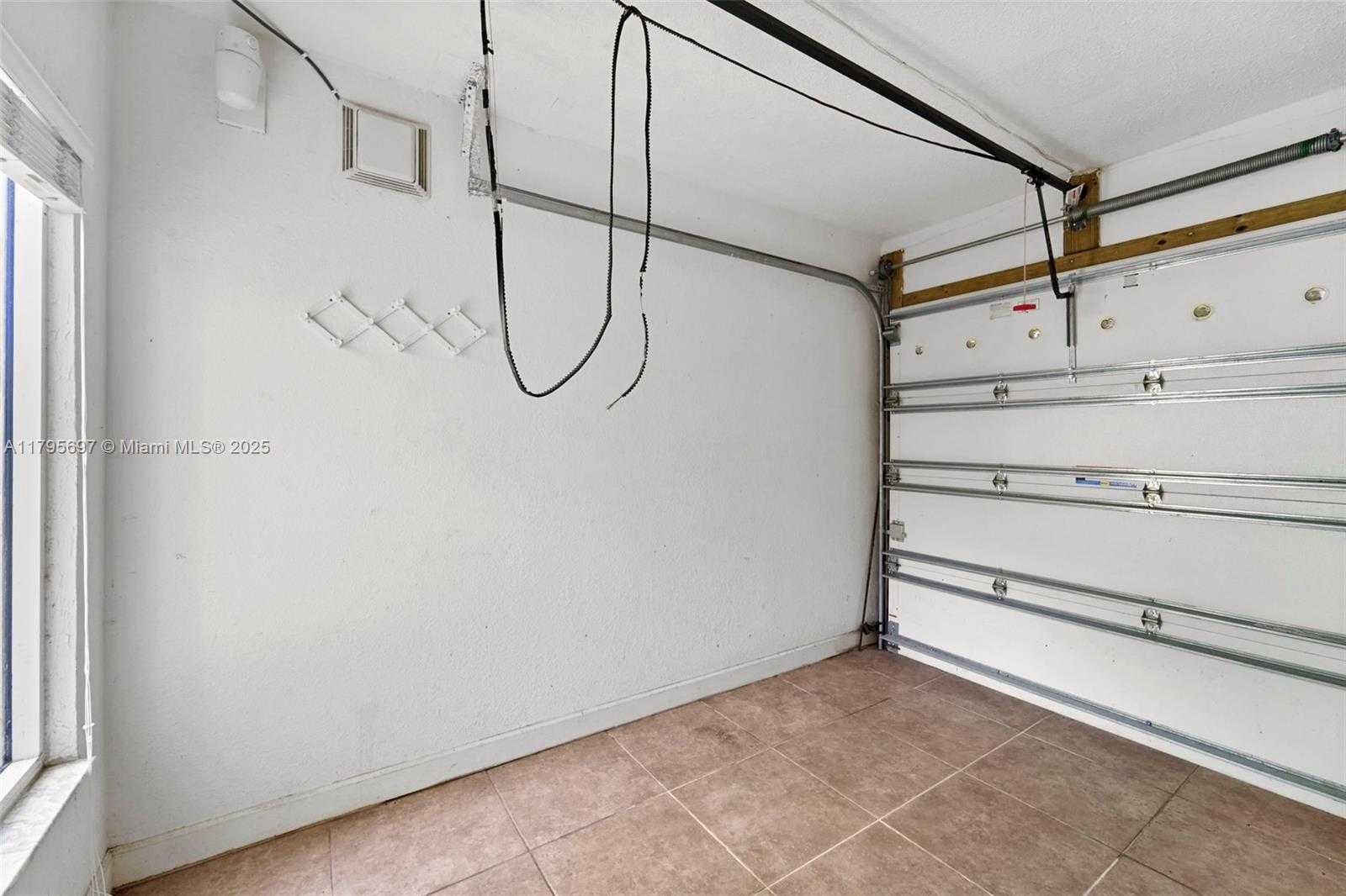 Small Image of 4508 KING PALM DR, Tamarac Number 6