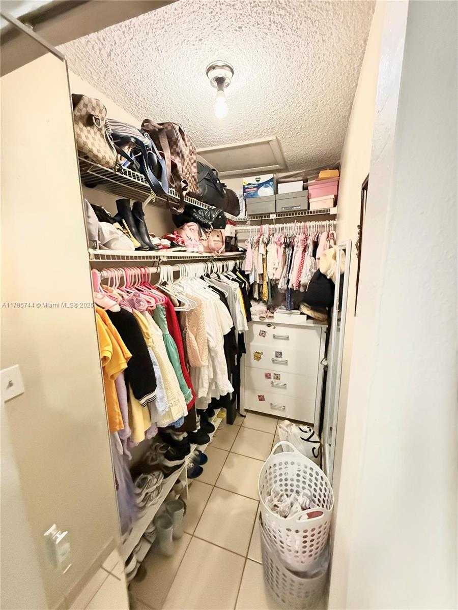 Small Image of 2104 WEST 53RD ST, Hialeah Number 10