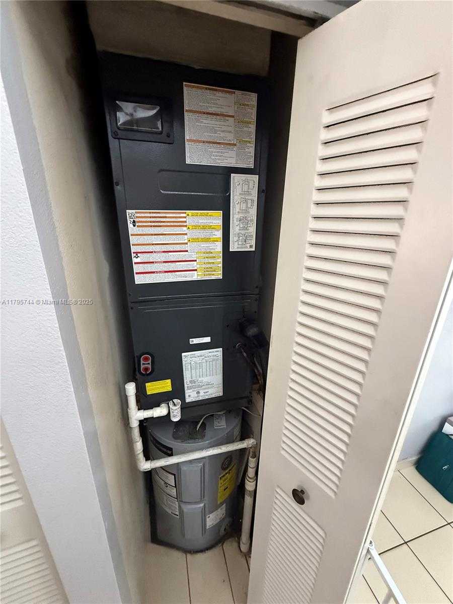 Small Image of 2104 WEST 53RD ST, Hialeah Number 15