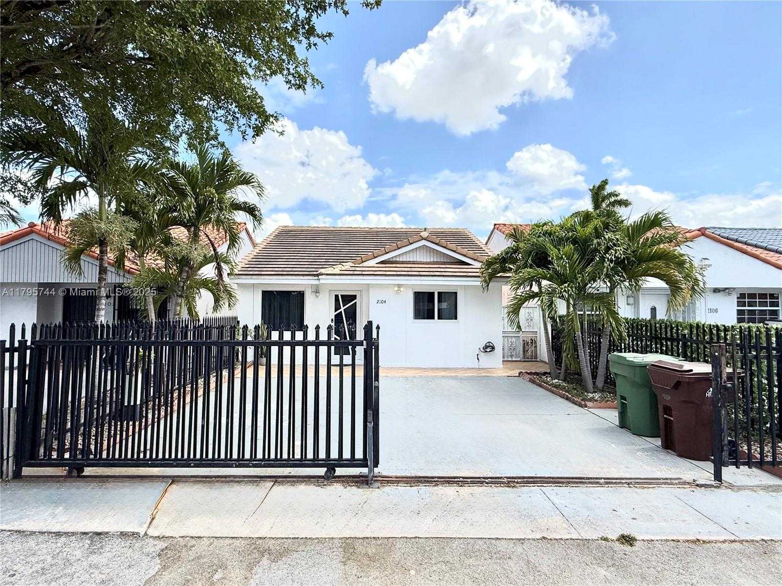 Small Image of 2104 WEST 53RD ST, Hialeah Number 2