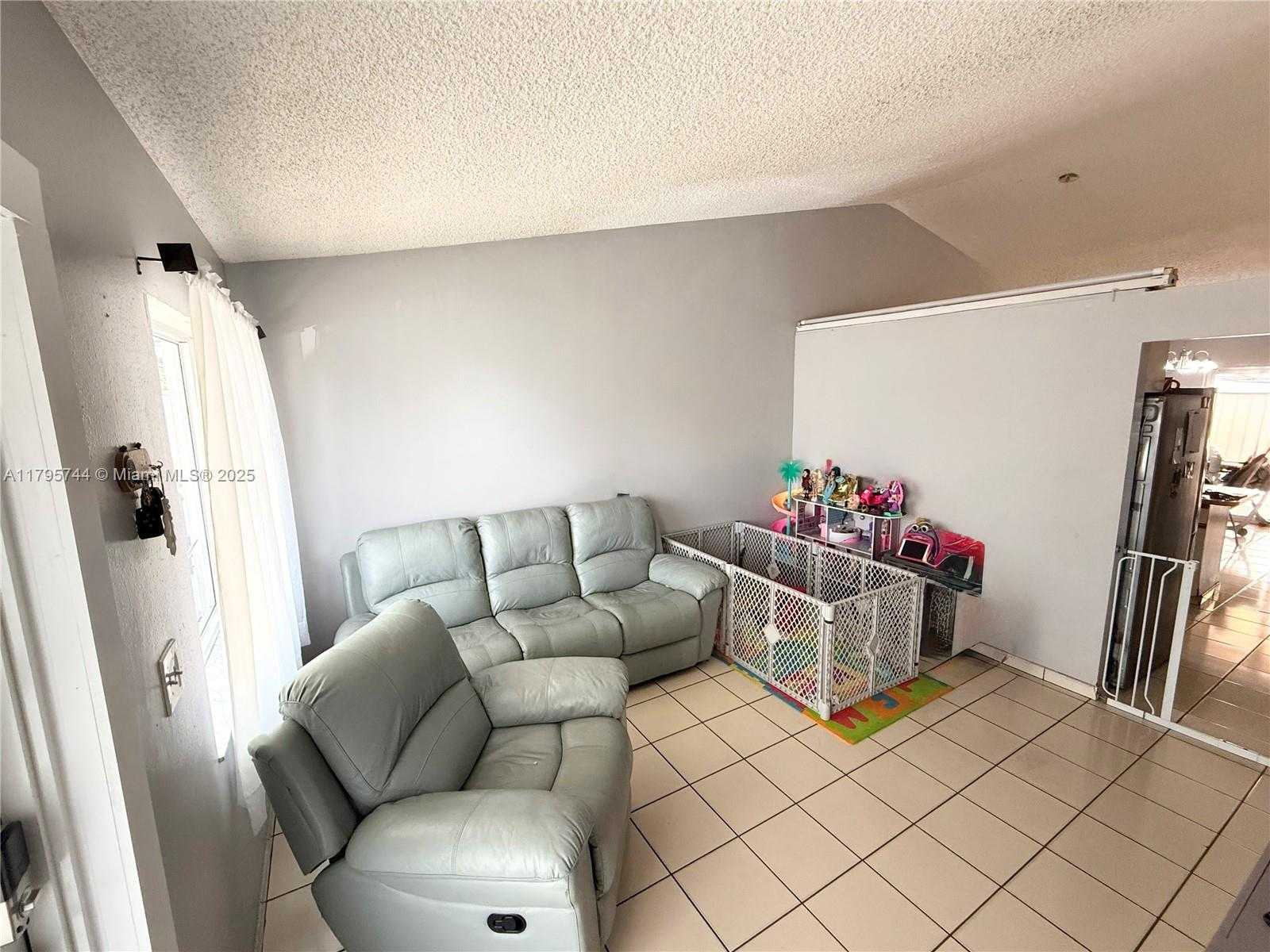 Small Image of 2104 WEST 53RD ST, Hialeah Number 3