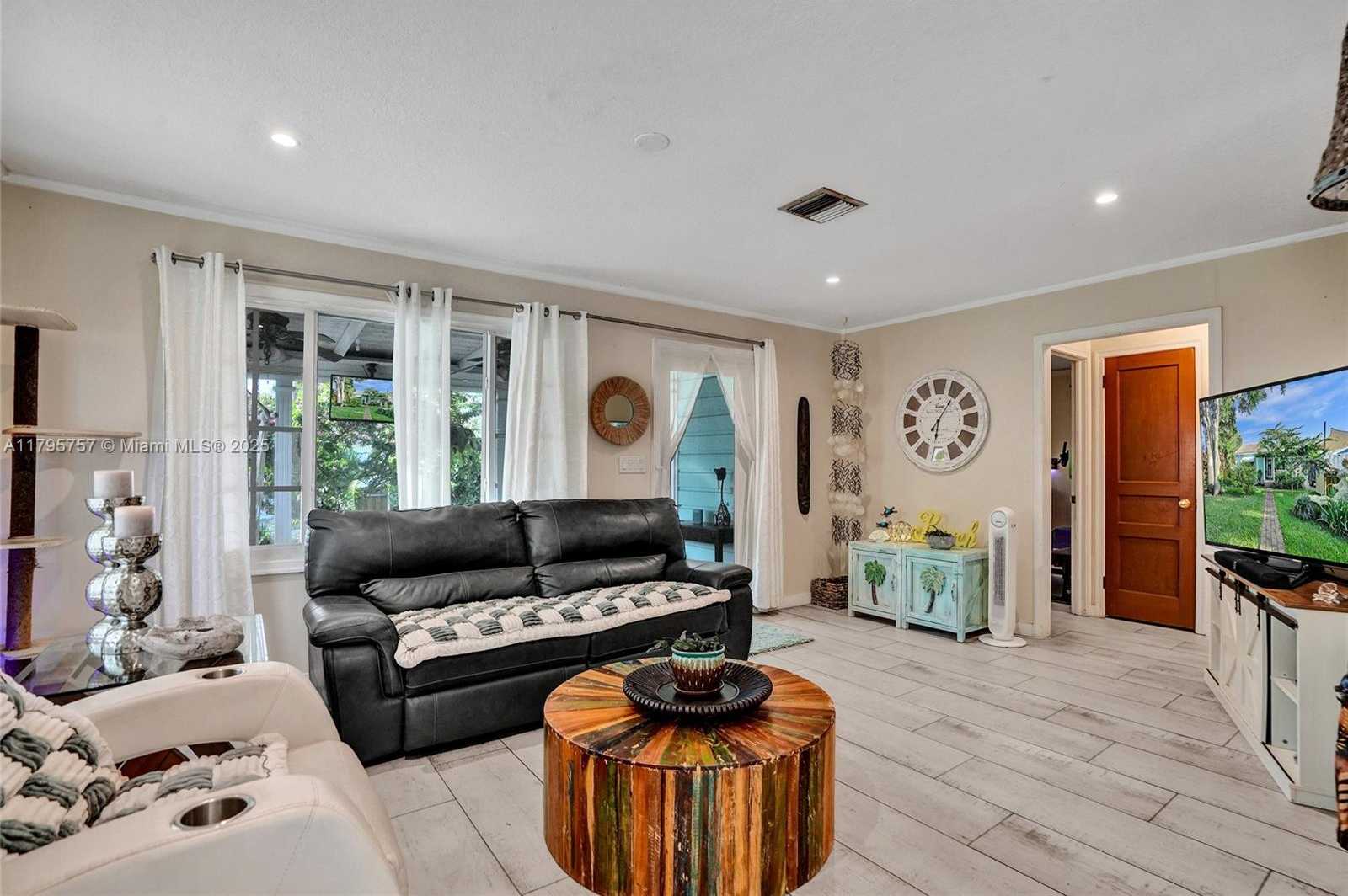 Small Image of 1402 SOUTH EAST 1ST ST, Pompano Beach Number 11