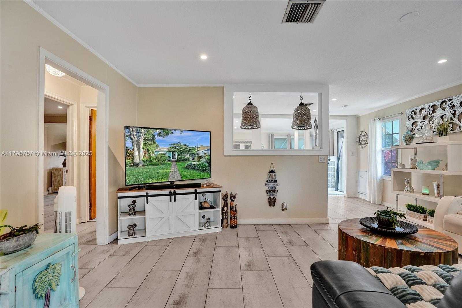 Small Image of 1402 SOUTH EAST 1ST ST, Pompano Beach Number 12