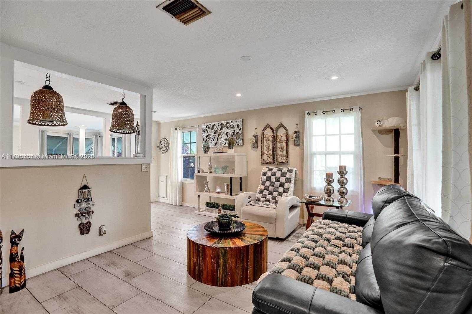 Small Image of 1402 SOUTH EAST 1ST ST, Pompano Beach Number 13