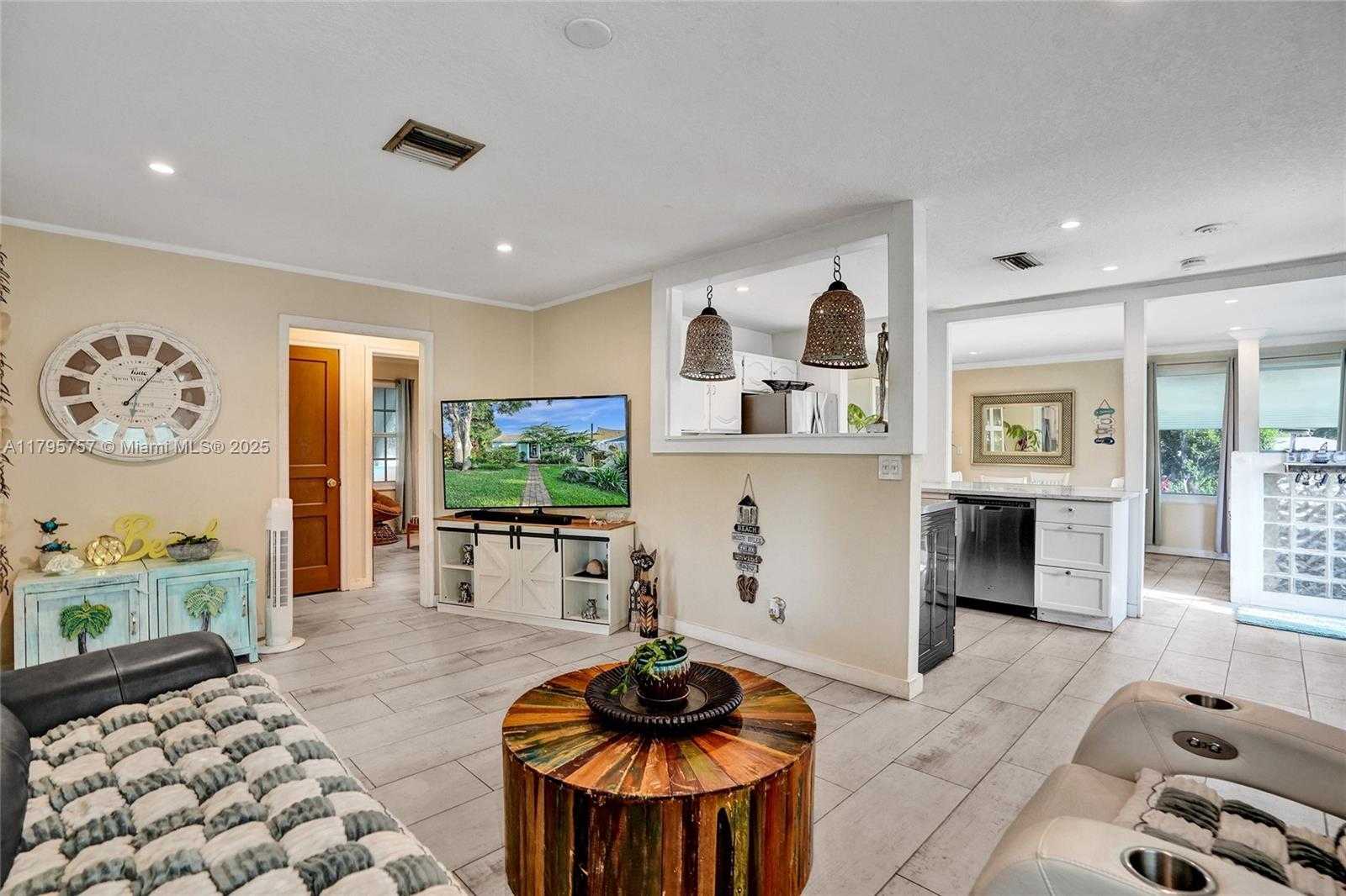 Small Image of 1402 SOUTH EAST 1ST ST, Pompano Beach Number 15