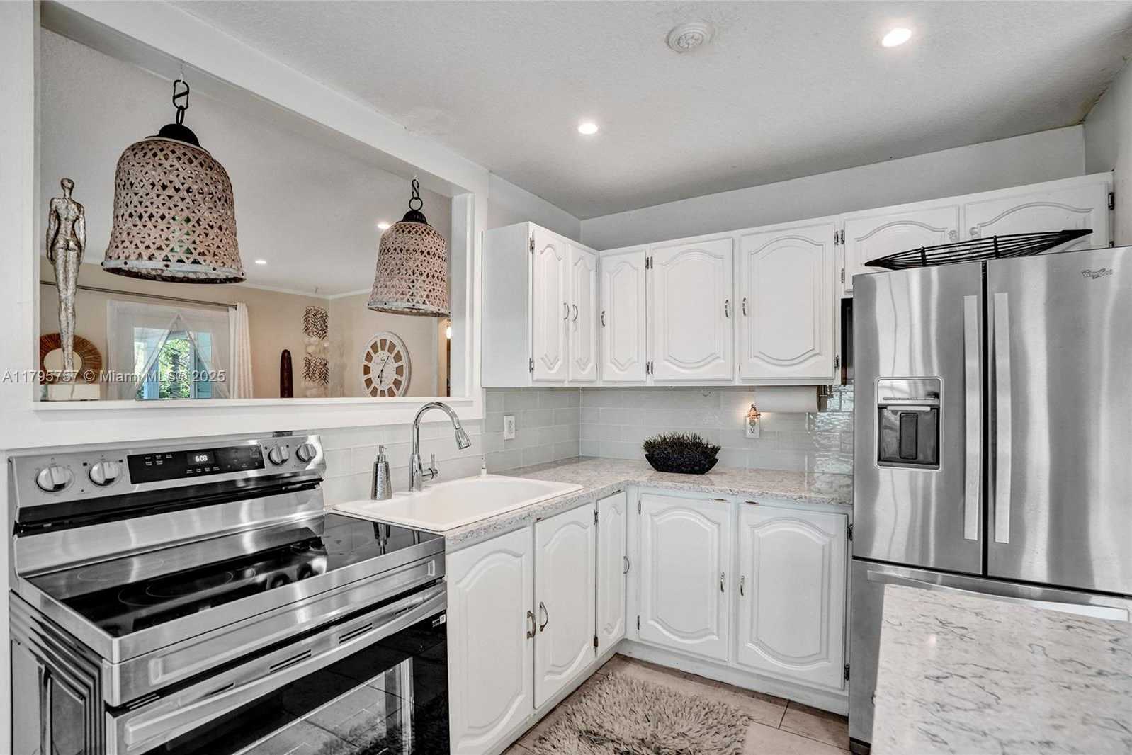 Small Image of 1402 SOUTH EAST 1ST ST, Pompano Beach Number 4