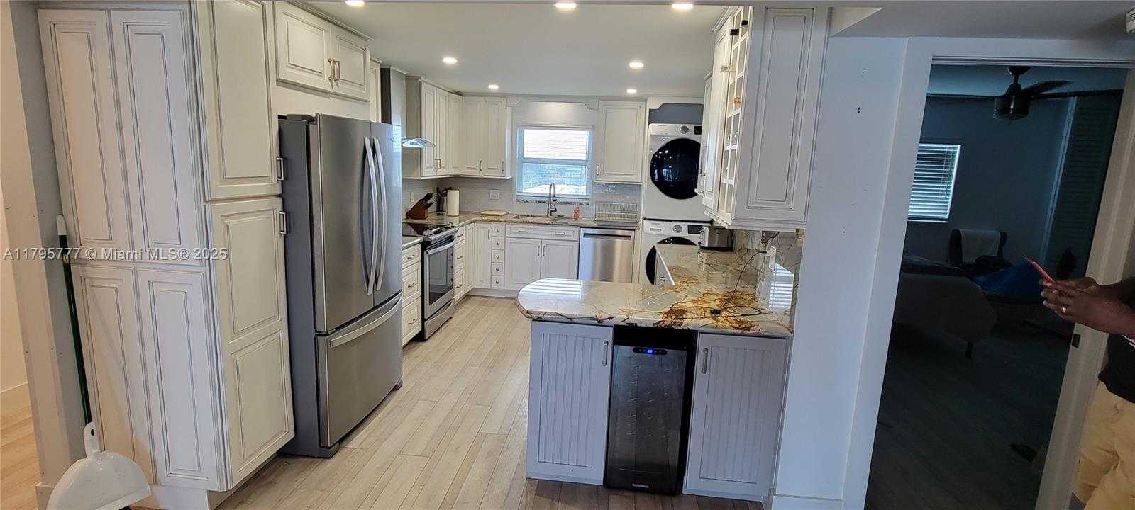 Small Image of 3040 LAKE SHORE DR PH2, Riviera Beach Number 14