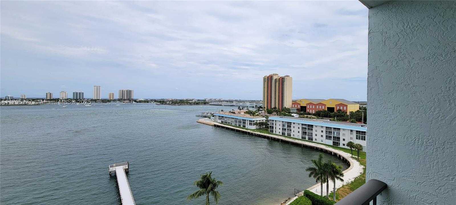 Small Image of 3040 LAKE SHORE DR PH2, Riviera Beach Number 18