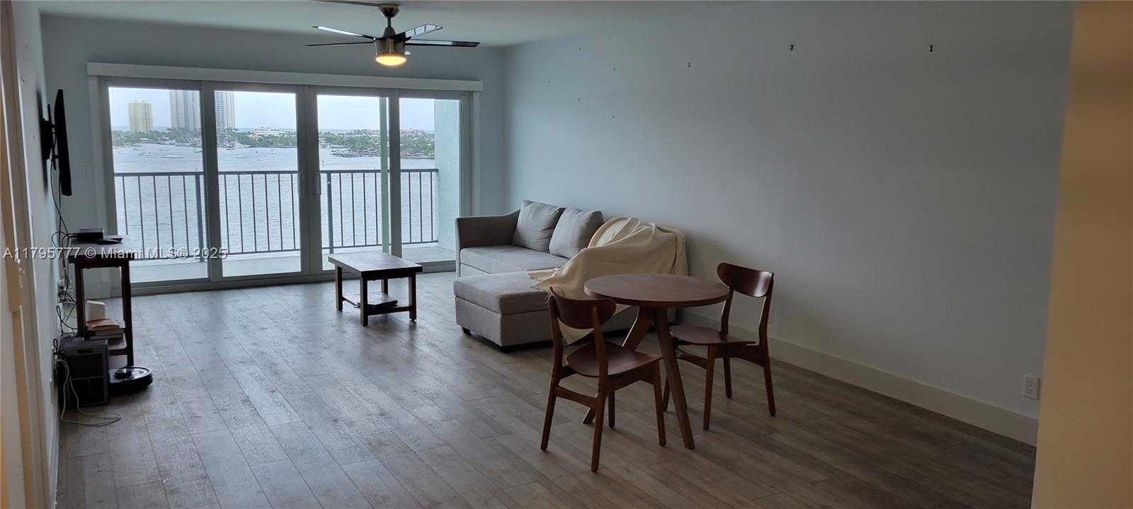 Small Image of 3040 LAKE SHORE DR PH2, Riviera Beach Number 26