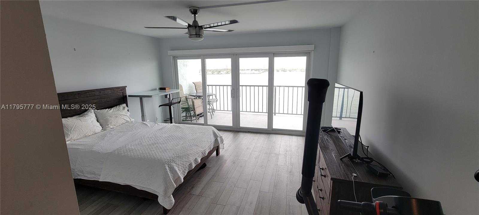 Small Image of 3040 LAKE SHORE DR PH2, Riviera Beach Number 29