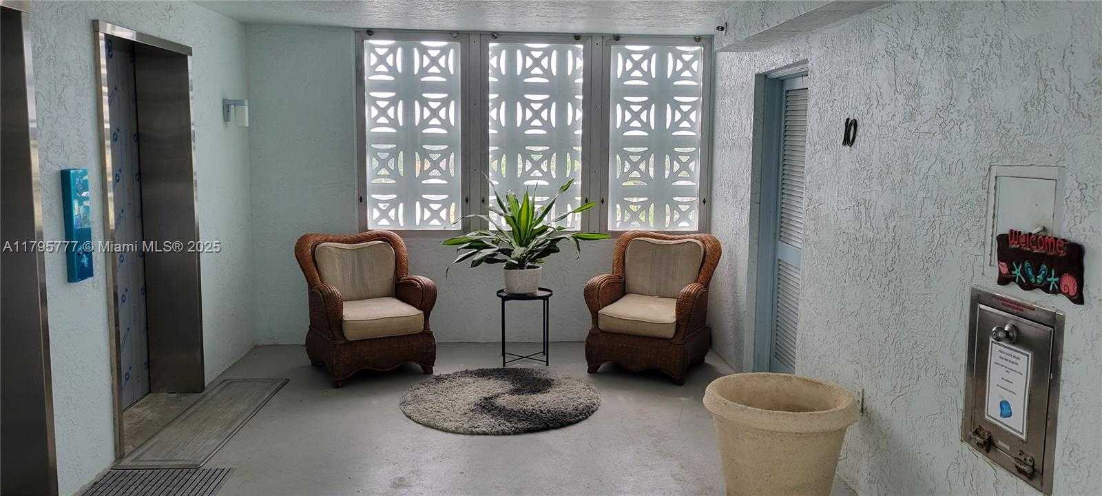 Small Image of 3040 LAKE SHORE DR PH2, Riviera Beach Number 3